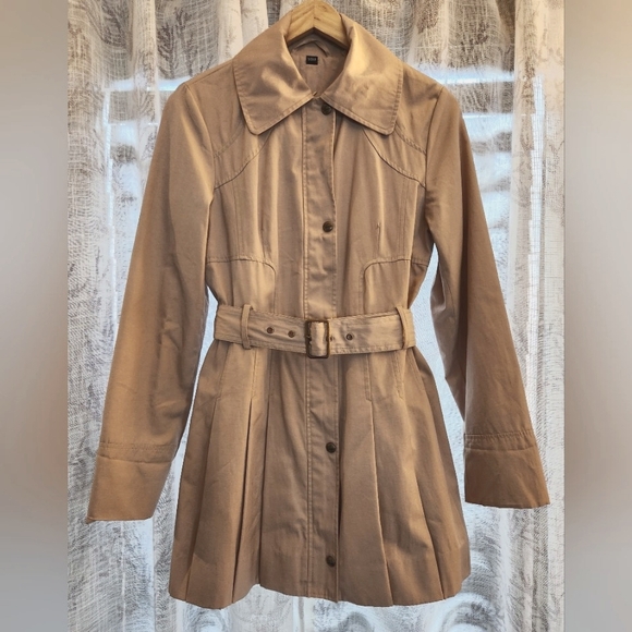 NWOT GUESS Pleated Trench Coat with Belt Women's S